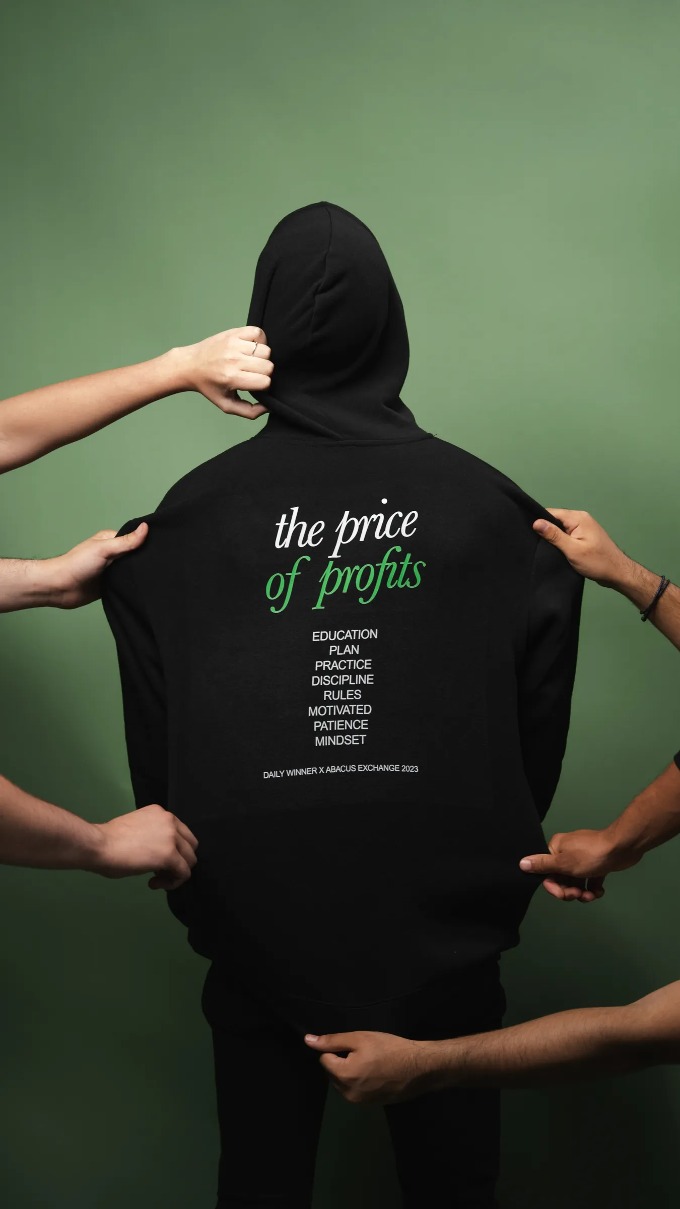 Hoodie de la colección 2023, estampado trasero
