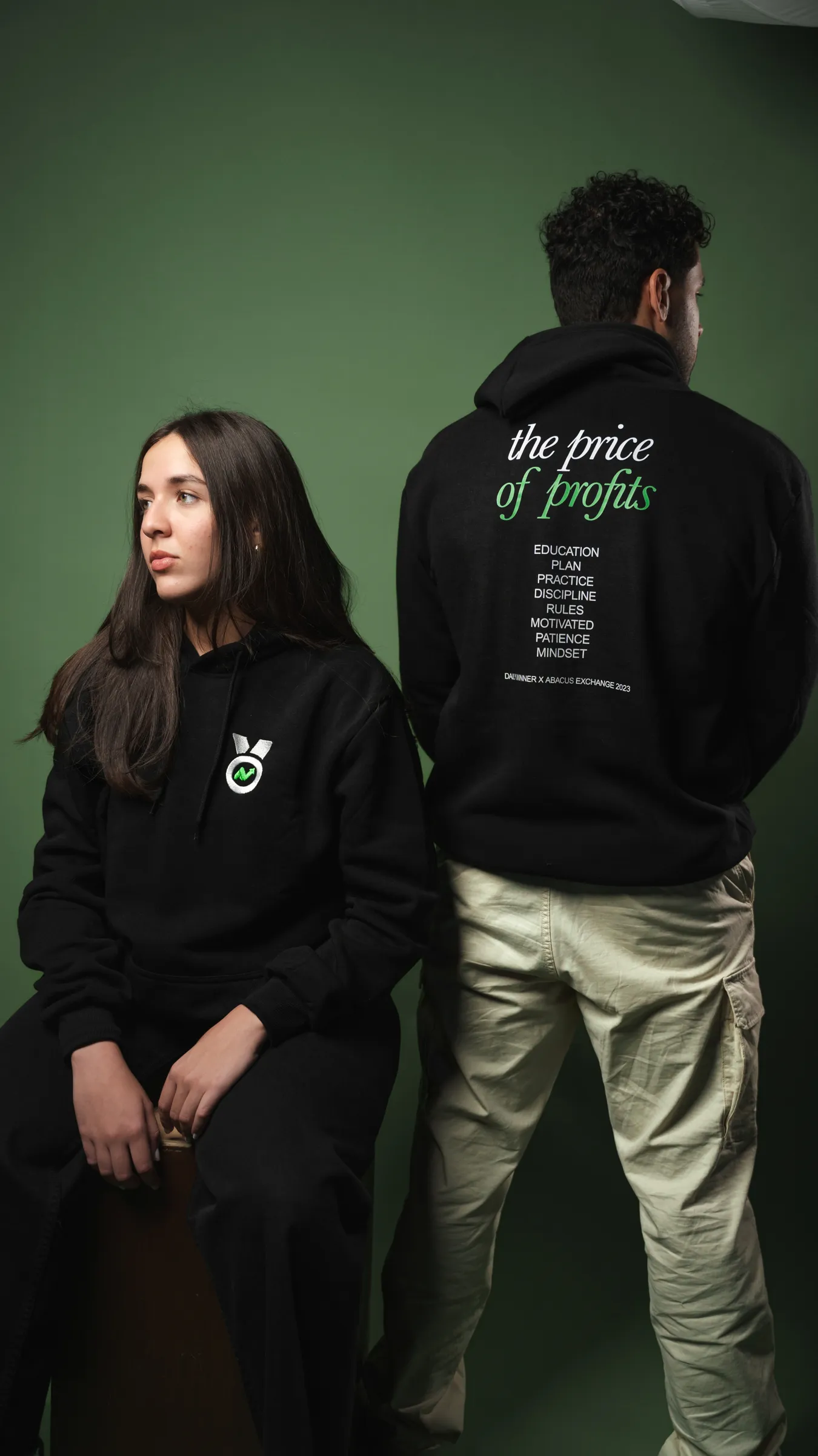 Pareja con piezas de la colección